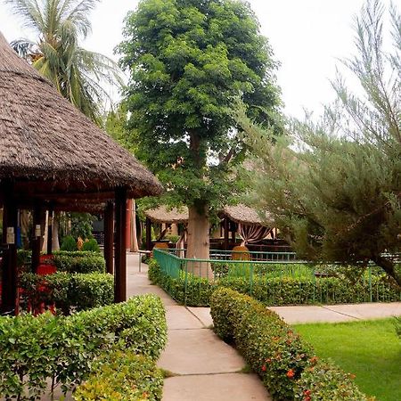 Le Baobab Hotel Бамако Екстериор снимка