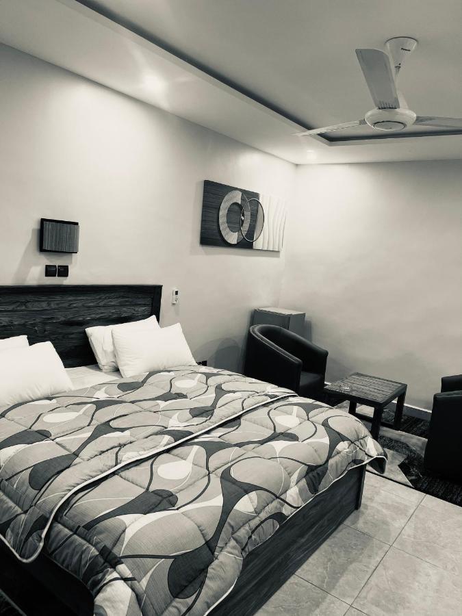Le Baobab Hotel Бамако Екстериор снимка