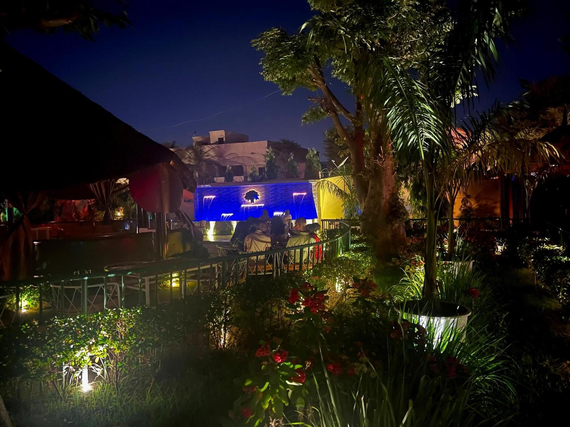 Le Baobab Hotel Бамако Екстериор снимка