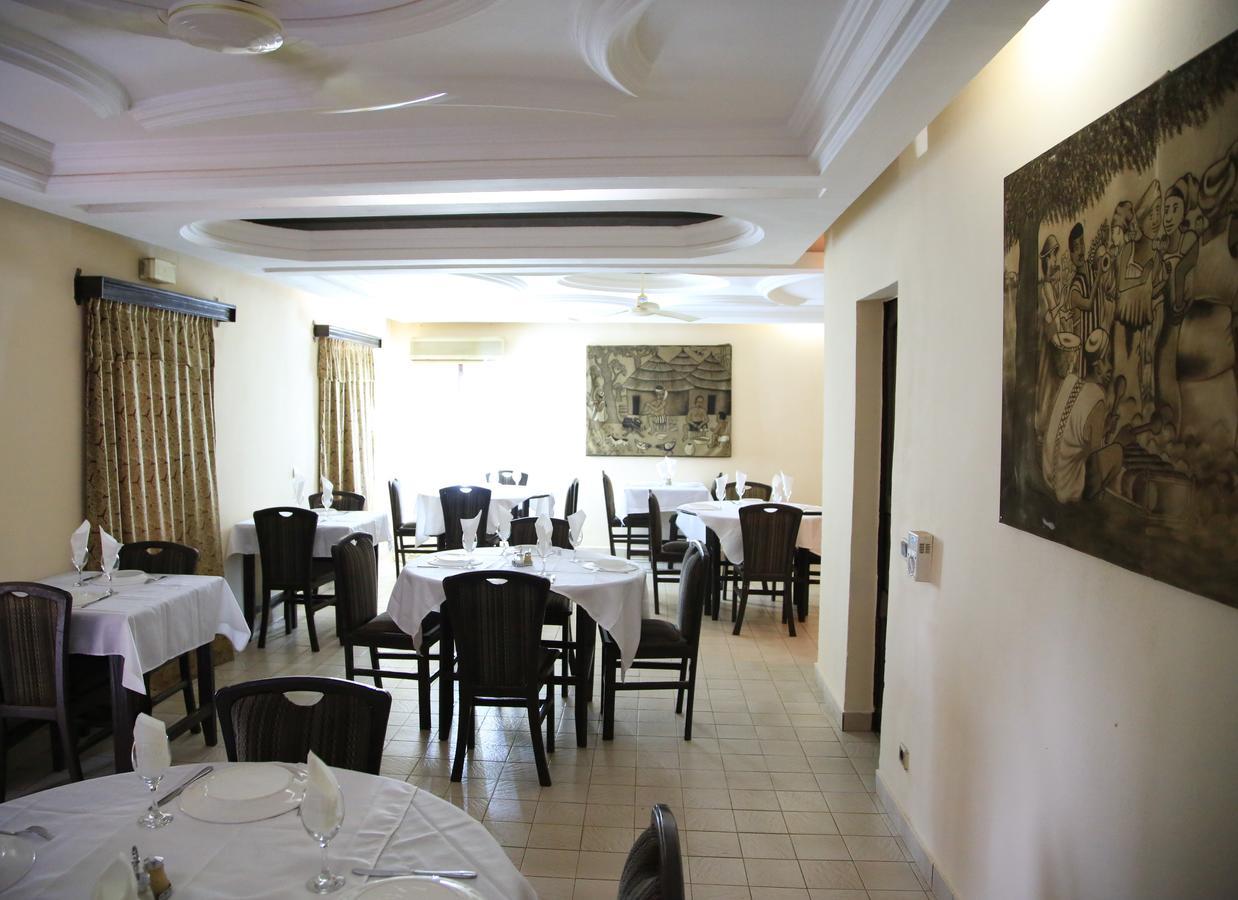 Le Baobab Hotel Бамако Екстериор снимка