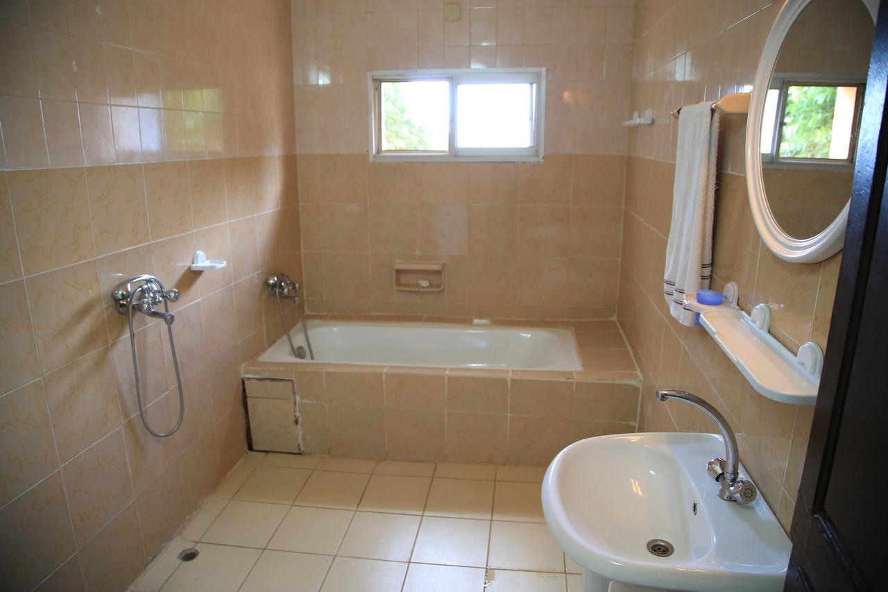 Le Baobab Hotel Бамако Екстериор снимка