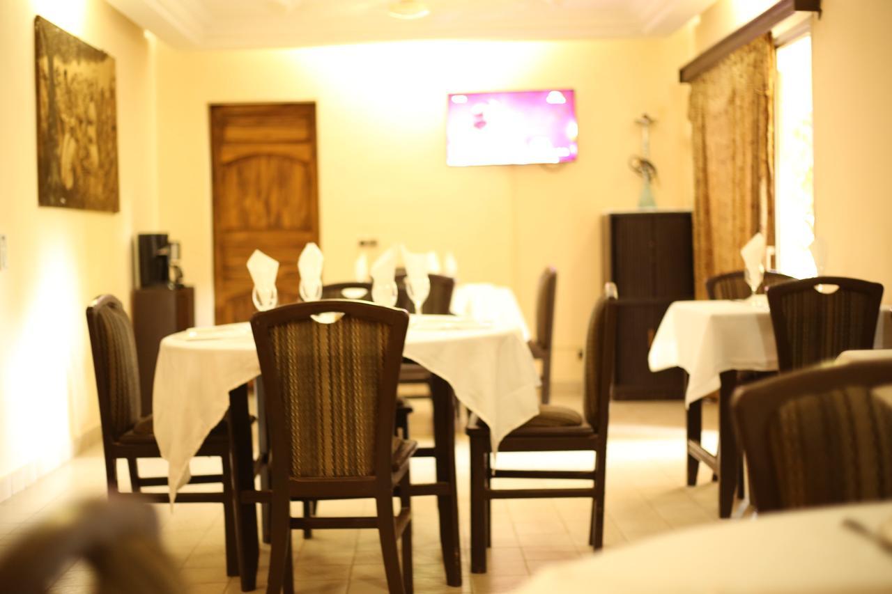 Le Baobab Hotel Бамако Екстериор снимка